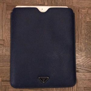 ❤️❤️PRADA Saffiano iPad case ❤️❤️iPad not included.  Never used. Was a gift.